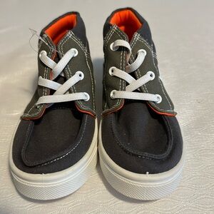 NWOT OOMPHIES SLIP-ON HIGHTOPS